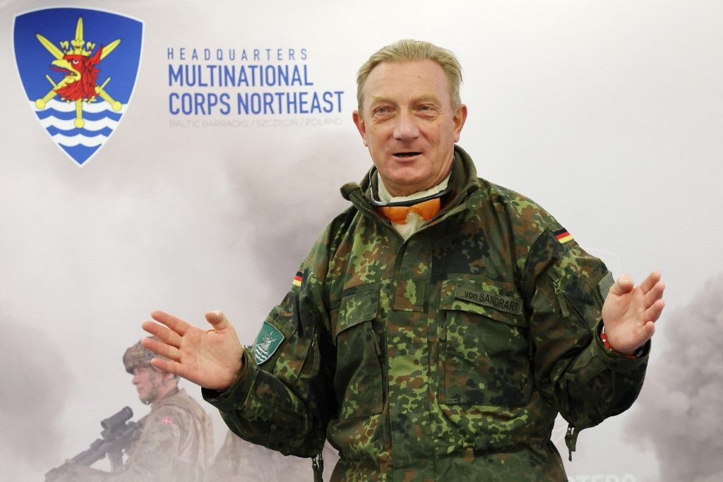 16 September 2024, Bavaria, Kümmersbruck: Lieutenant General Jürgen-Joachim von Sandrart, Commander of NATO's Multinational Corps Northeast, speaks at the media day for the NATO command staff exercise Avenger Triad 24 at the Kümmersbruck military training area. Soldiers from numerous NATO countries are taking part in the exercise - including Estonia, France, Germany, Great Britain, Italy, Latvia, Lithuania, the Netherlands, Poland, Spain and the USA. The exercise will take place from September 9 to 19 at various locations in Europe. Photo: Daniel Löb/dpa (Photo by Daniel Löb / DPA / dpa Picture-Alliance via AFP)
