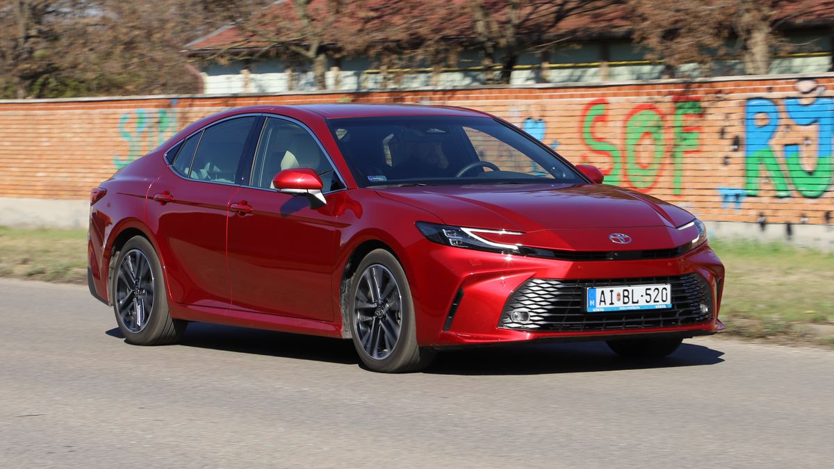 Utolsó mohikán, jelképes étvággyal - Toyota Camry Hybrid teszt (top5)