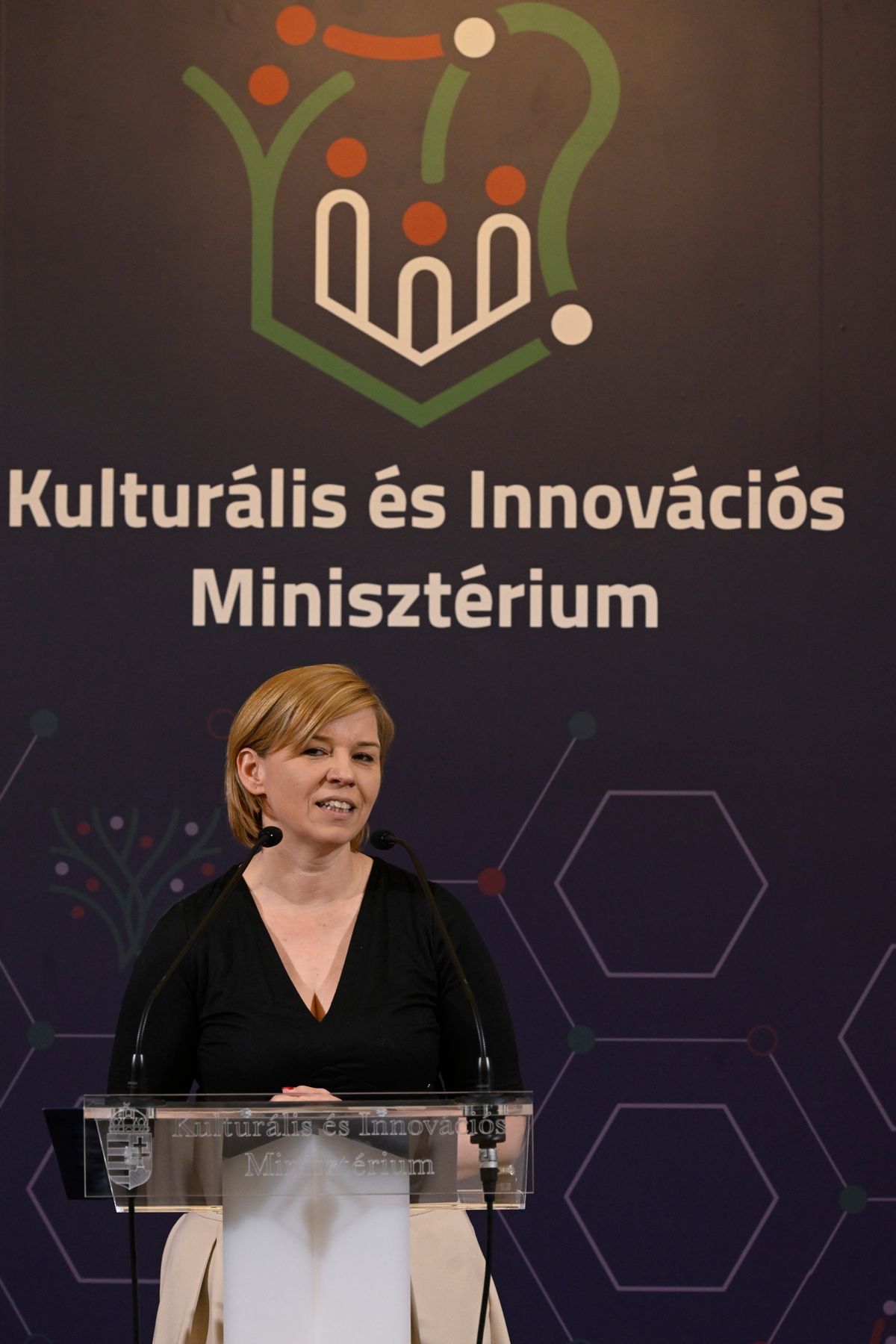 Budapest, 2025. május 23.
Varga-Bajusz Veronika, a Kulturális és Innovációs Minisztérium felsőoktatásért, szak- és felnőttképzésért, fiatalokért felelős államtitkára beszél a Stipendium Peregrinum Ösztöndíjprogram 2025/2026-ös tanévre szóló pályázatát ismertető sajtótájékoztatón a minisztériumban 2025. május 23-án.
MTI/Lakatos Péter