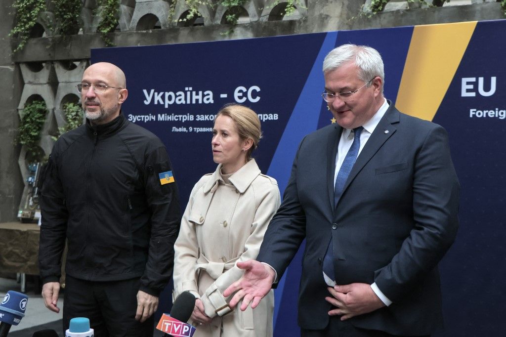 Kaja Kallas Denisz Smihal ukrán miniszterelnökkel és Andrij Szibiha ukrán külügyminiszterrel Lvivben