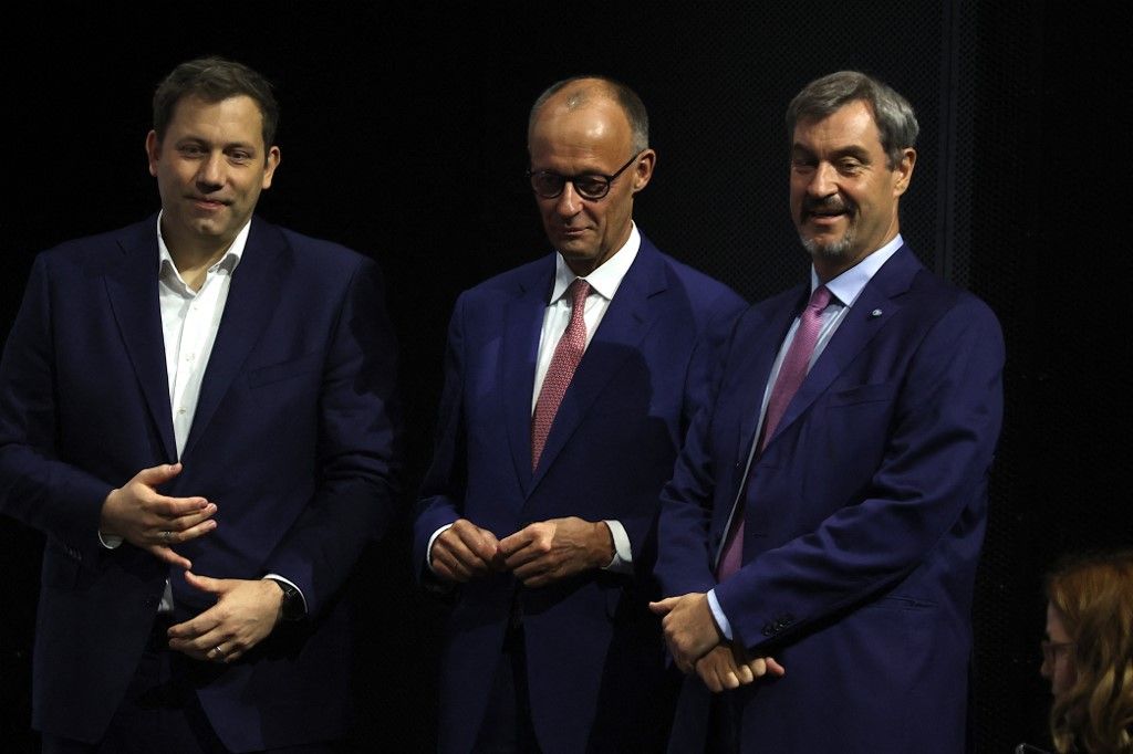Friedrich Merz, Chairman of the Christian Democratic Union (CDU/CSU-Fraction), Markus Soder (CSU), Lars Klingbeil, and Saskia Esken (SPD) attend the signing of the coalition agreement between CDU/CSU and SPD at Gasometer Schonefeld in Berlin, Germany, on May 5, 2025. (Photo by Christian Marquardt/NurPhoto) (Photo by Christian Marquardt / NurPhoto / NurPhoto via AFP)