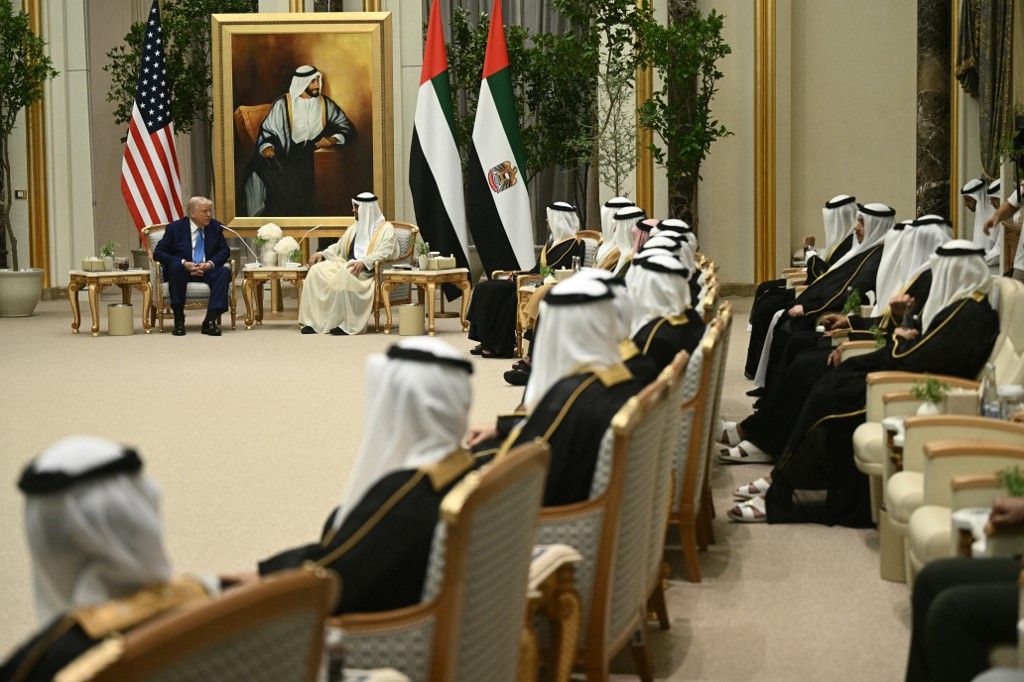 Donald Trump amerikai elnök és Egyesült Arab Emírségekbeli kollégája, Mohamed bin Zayed Al Nahyan sejk találkoznak a Qasr Al-Watanban (a Nemzet Palotájában)