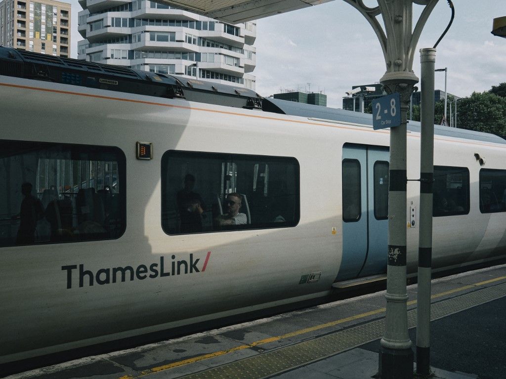 Szerda este evakuálni kellett az utasokat egy elakadt londoni vonatról