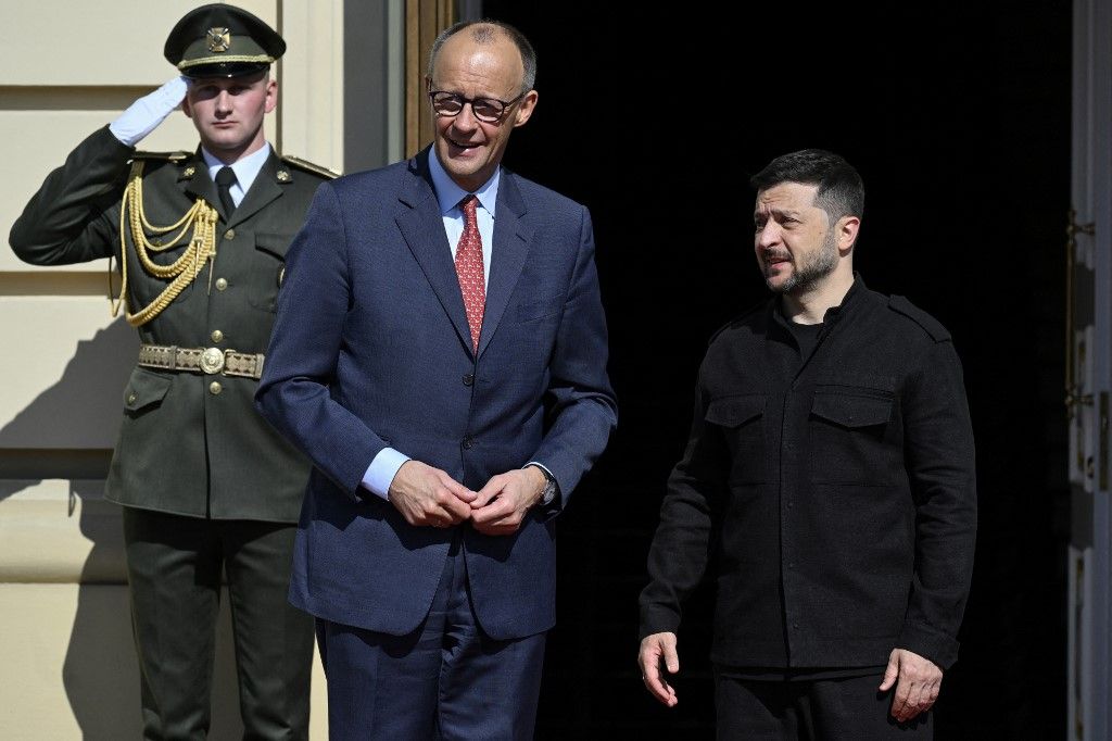 Ukraine's President Volodymyr Zelensky (R) welcomes Germany's Chancellor Friedrich Merz before a gathering of European leaders in the Ukrainian capital Kyiv on May 10, 2025, amid the Russian invasion of Ukraine. The leaders of France, Britain, Germany and Poland visited Ukraine on May 10 for talks with Ukraine's president, vowing to ratchet up pressure on Russia until it agreed a ceasefire in the three-year war. (Photo by Genya SAVILOV / AFP)