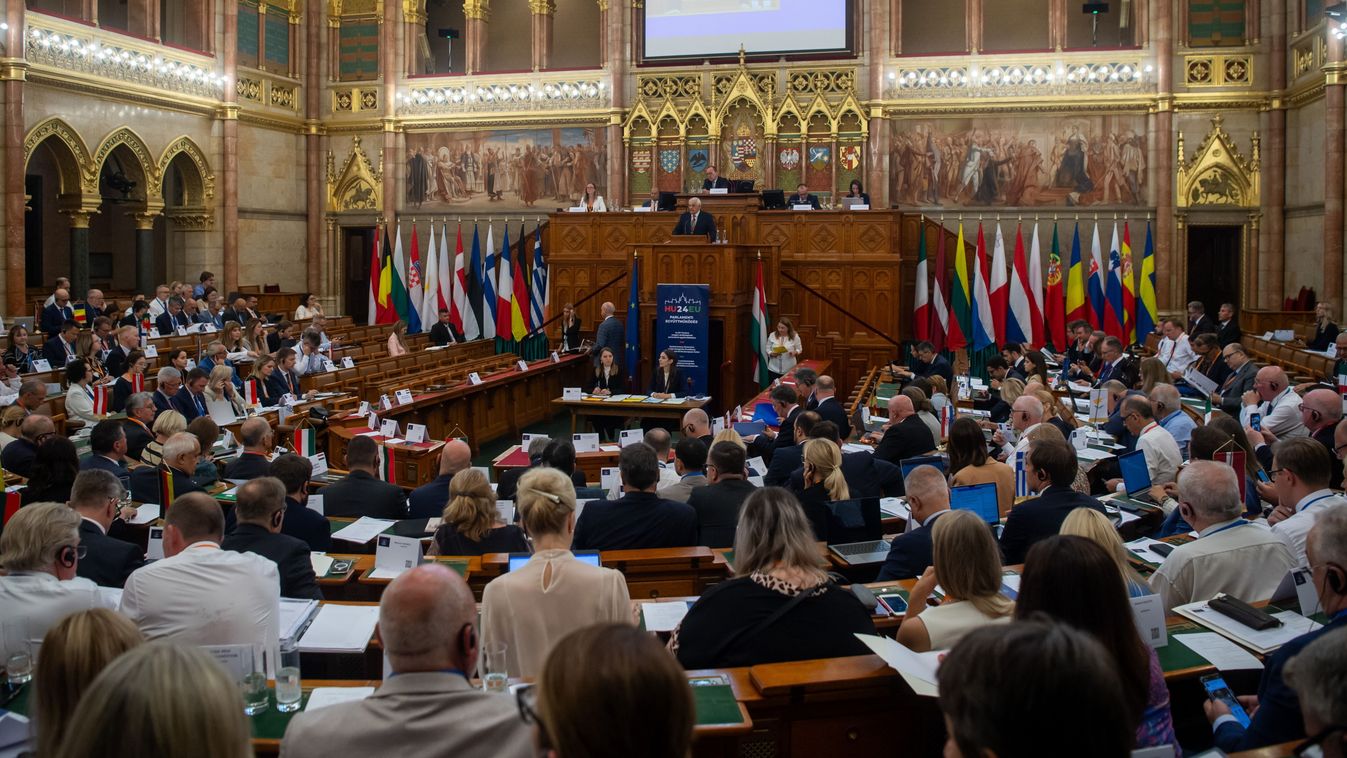 Budapest, 2024. szeptember 9.
Latorcai János, az Országgyűlés KDNP-s alelnöke beszédet mond a közös kül- és biztonságpolitika (KKBP), valamint a közös biztonság- és védelempolitika (KBVP) parlamenti ellenőrzéséért felelős parlamentközi konferencián az Ors