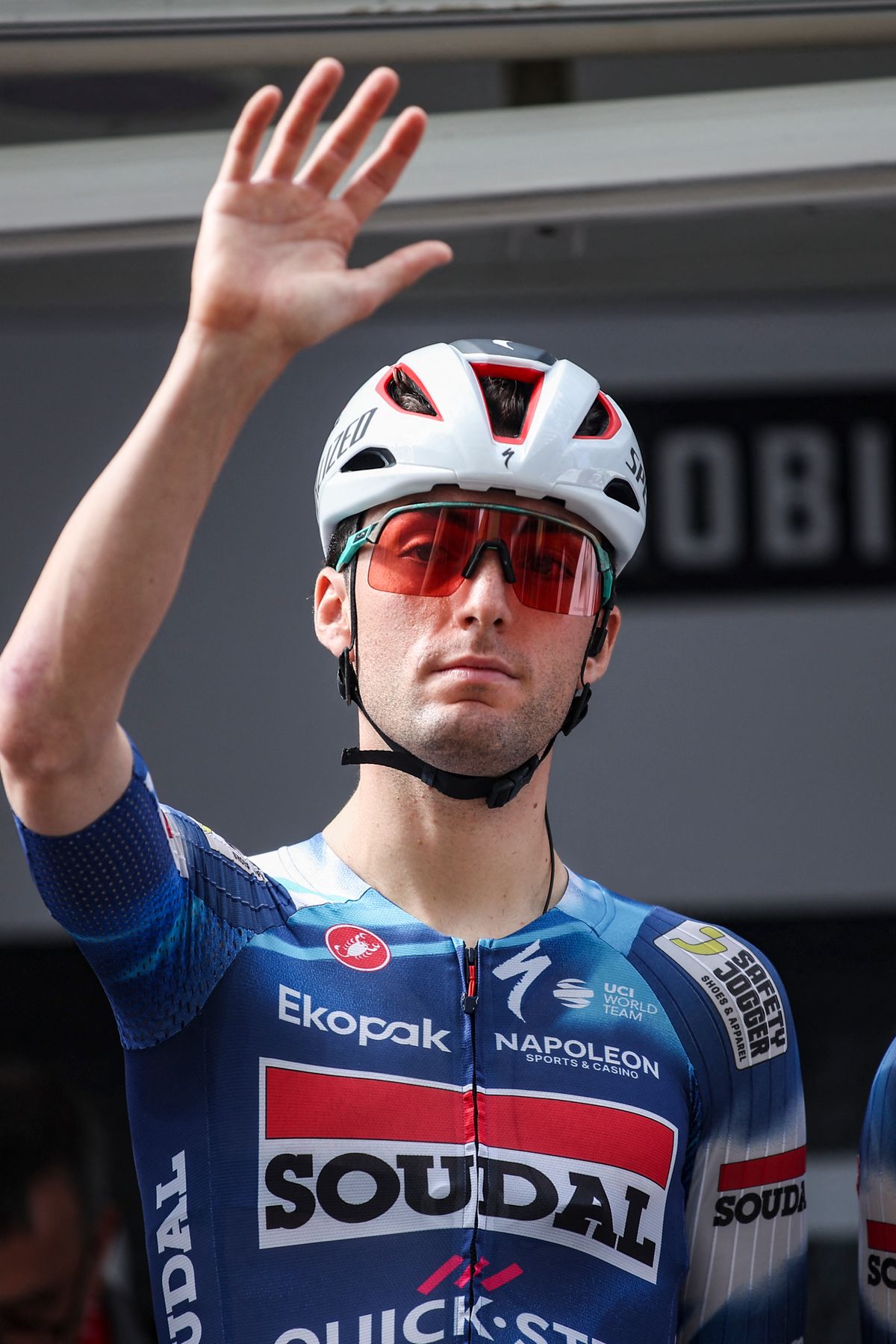 Gianmarco Garofoli és a mögötte érkező mezőny is megúszta az ijesztő bukást a Giro d’Italia tizenhatodik szakaszán