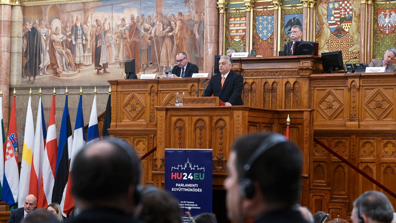  Orbán Viktor miniszterelnök beszédet mond az Európai Unió Tanácsa 2024. második félévi magyar elnökségéhez kapcsolódó parlamenti eseményeinek sorát záró, az EU parlamenti elnökeinek konferenciáján az Országház Felsőházi termében 2025. május 12-én. Mögött