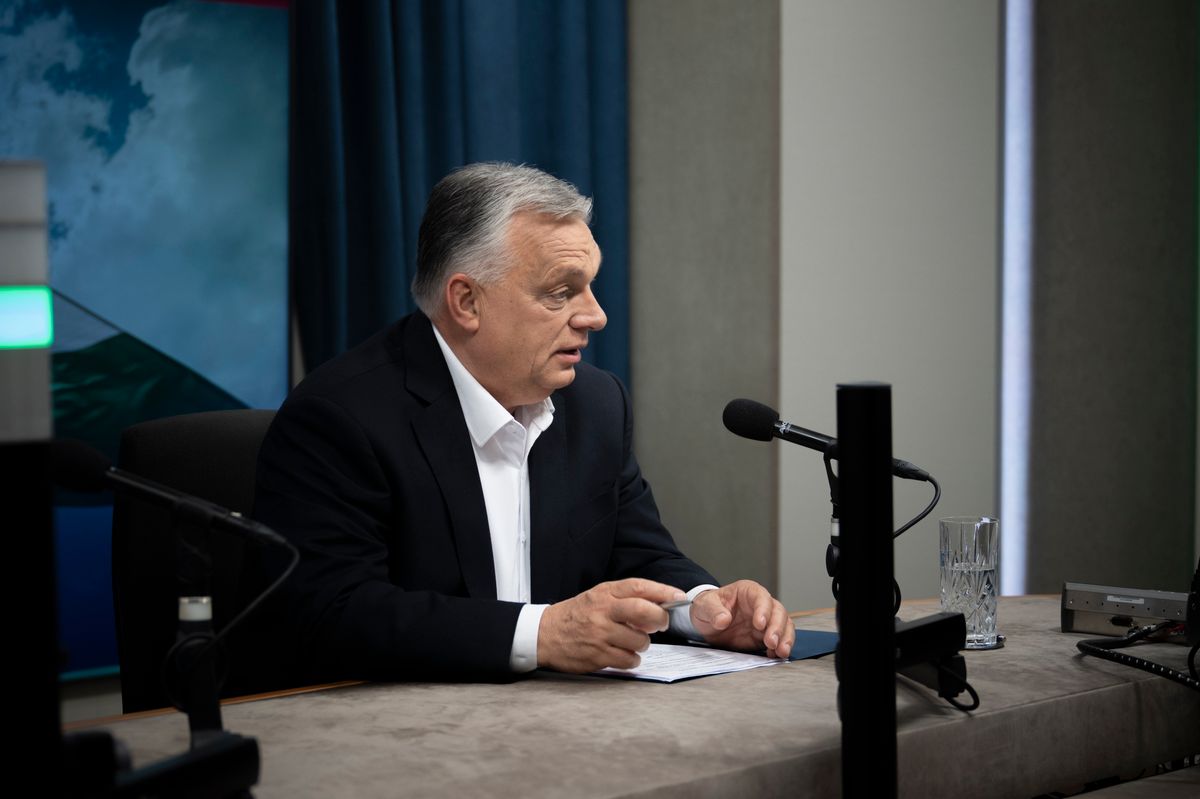 Budapest, 2025. április 25.
A Miniszterelnöki Kommunikációs Főosztály által közreadott képen Orbán Viktor miniszterelnök interjút ad a Jó reggelt, Magyarország! című műsorban a Kossuth rádió stúdiójában 2025. április 25-én.
MTI/Miniszterelnöki Kommunikációs Főosztály/Benko Vivien Cher