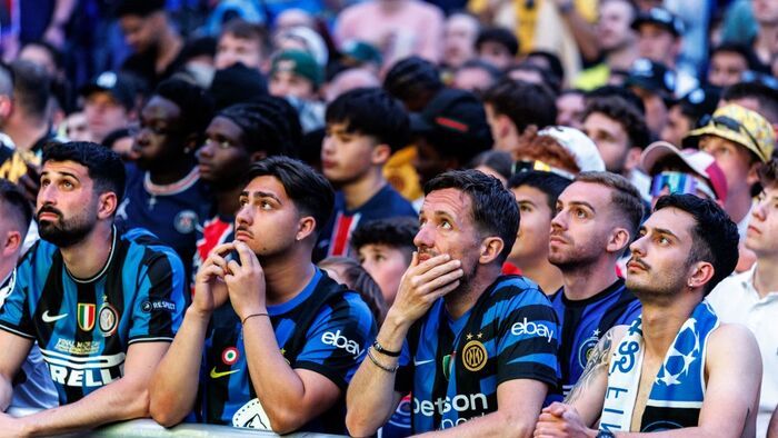 Bajnokok Ligája, BL, döntő, 2025, PSG, Inter, München, 31 May 2025, Bavaria, Munich: Soccer: Champions League, Paris Saint-Germain - Inter Milan, knockout round, final. Fans watch the match in the Fan Zone in the Olympic Park. Photo: Matthias Balk/dpa (Ph