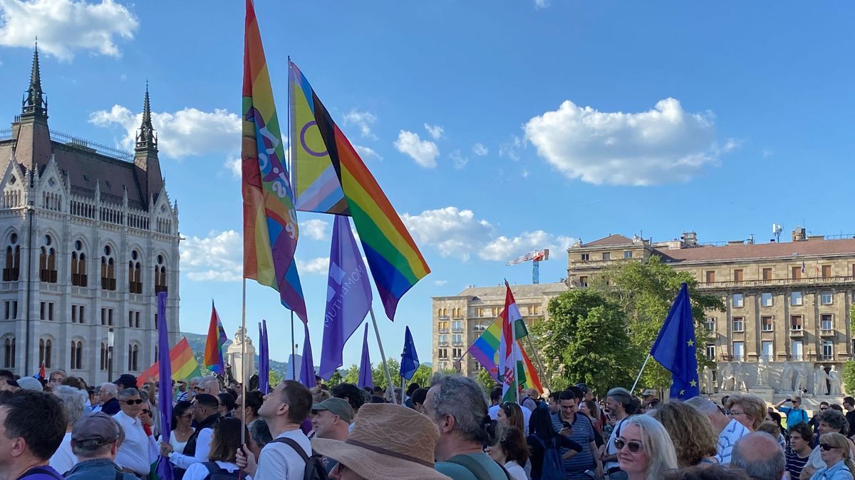 Két cím, két mondat a 444-ről