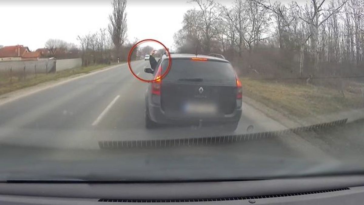 Békésen szállította a kisbabáját, amikor ütni kezdte az autóját az agresszív büntetőfékező
