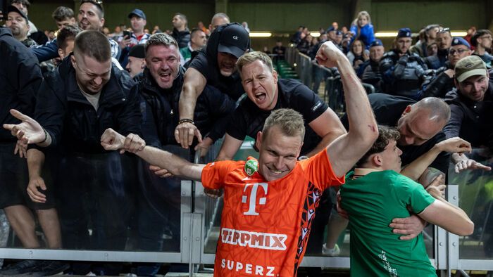 Dibusz Dénes a nyolcadik bajnoki címét ünnepelte a Ferencváros színeiben.