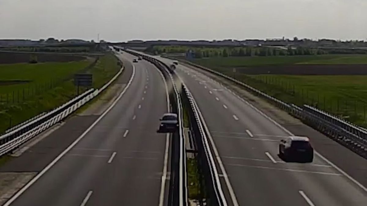 Nem vette észre, hogy kanyarodik az út, a figyelmetlenségéért súlyos árat fizetett + videó