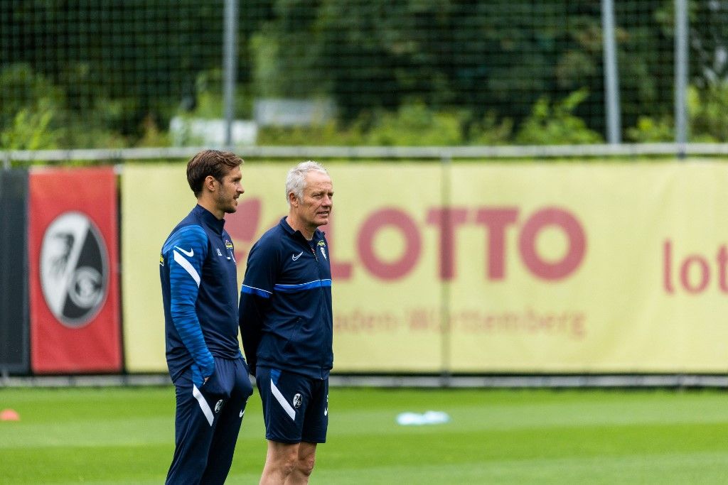 Christian Streich (jobbra) utódja Julian Schuster lett a Freiburg kispadján
