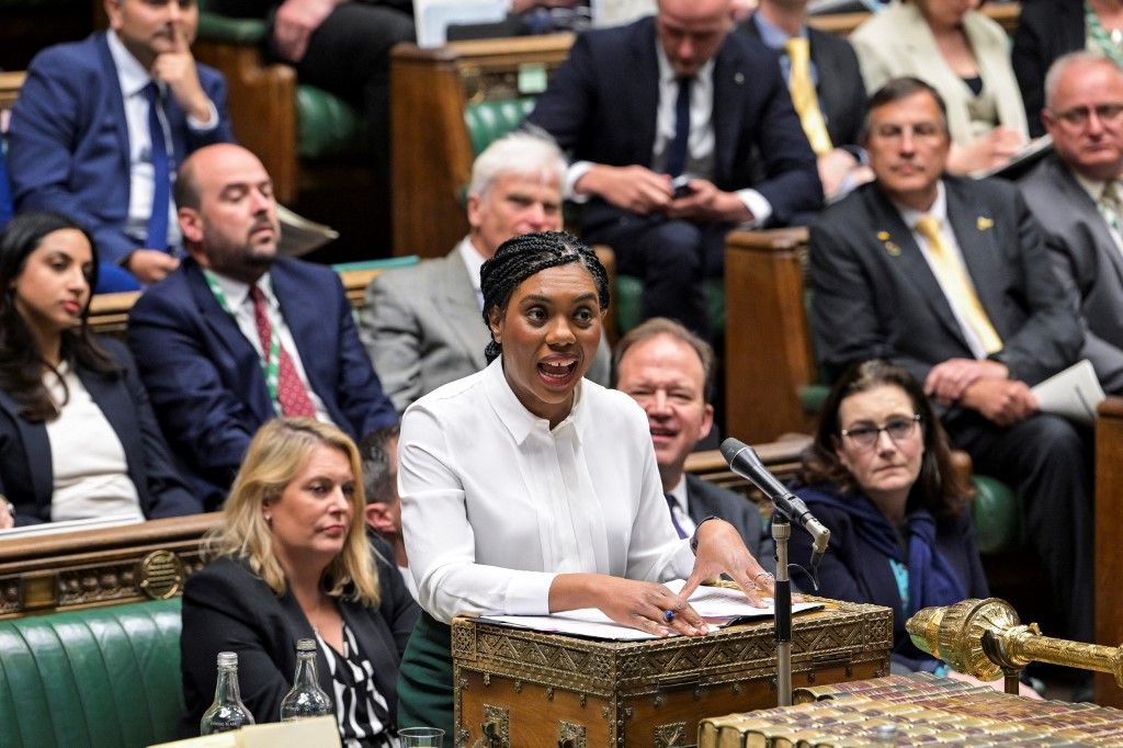A handout photograph released by the UK Parliament shows Britain's main opposition Conservative Party leader Kemi Badenoch speaking during Prime Minister's Questions (PMQ) session in the House of Commons, in central London, on May 7, 2025. (Photo by House of Commons / AFP) / RESTRICTED TO EDITORIAL USE - NO USE FOR ENTERTAINMENT, SATIRICAL, ADVERTISING PURPOSES - MANDATORY CREDIT " AFP PHOTO / HO / House of Commons"