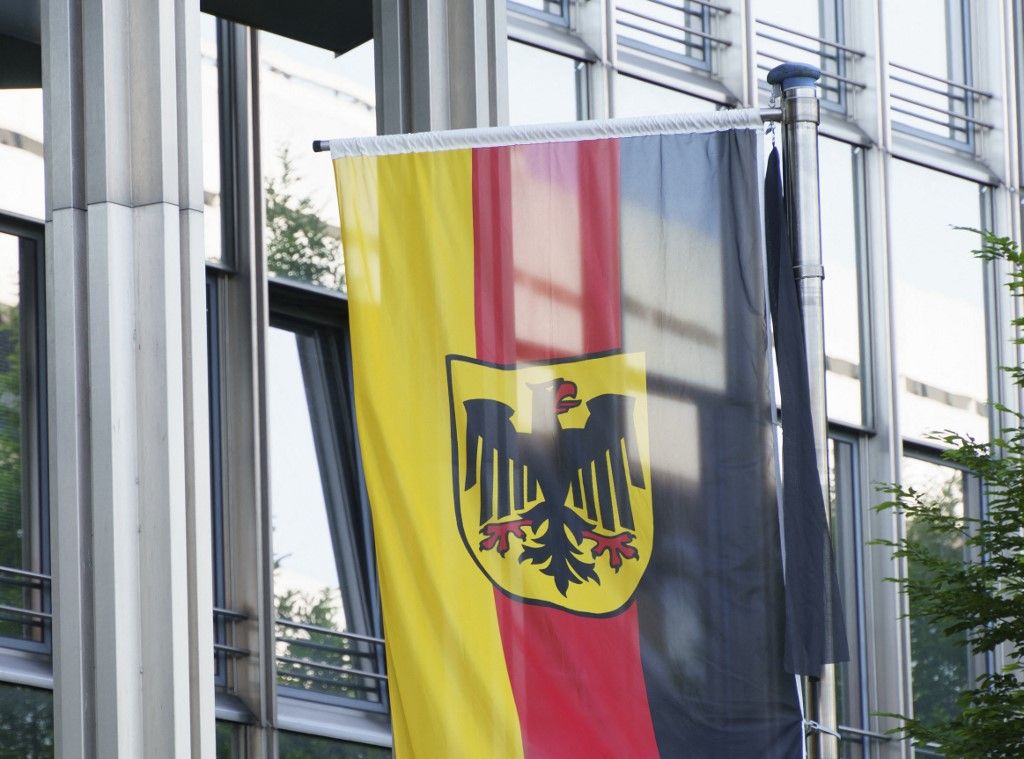 02 May 2025, Hesse, Wiesbaden: Germany's federal service flag hangs in front of the Federal Criminal Police Office (BKA). The Federal Office for the Protection of the Constitution classifies the AfD as right-wing extremist. Photo: Andreas Arnold/dpa (Photo by Andreas Arnold / DPA / dpa Picture-Alliance via AFP)