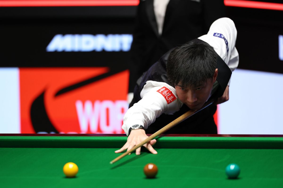 Zhao Xintong második kínai játékosként játszhat döntőt snooker világbajnokságon a Crucible színházban, 8-0-s szakaszt hozott Ronnie O’Sullivan ellen