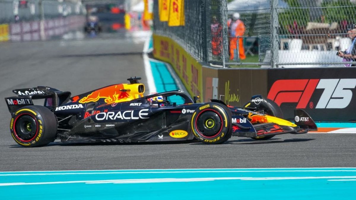 Verstappen megúszta a büntetést, hiába akadtak ki rá, Antonelli F1-történelmet írt