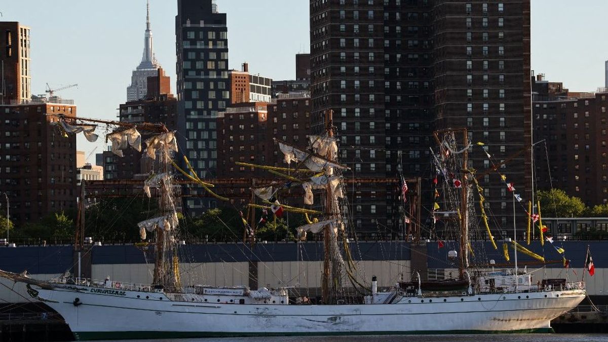 Drámai videó: így ütközött a Brooklyn-hídnak a vitorláshajó