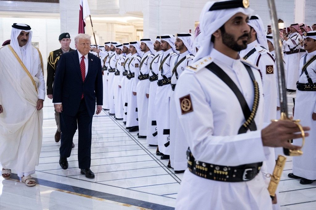 Katar emírje, Tamim bin Hamad al-Thani sejk fogadja Donald Trump amerikai elnököt a katari fővárosban
