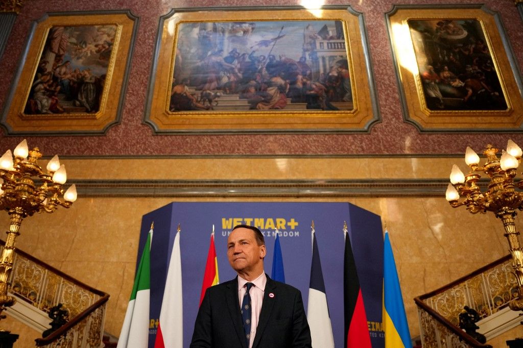 Poland's Foreign Affairs Minister Radoslaw Sikorski speaks to the media as he arrives to attend talks of the "Weimar+" group focused on Ukraine and the future of European security at Lancaster House in London, on May 12, 2025. The UK hosts European ministers for "critical" talks on "repelling Russian aggression", two days after Ukraine's allies demanded that Moscow accept a ceasefire. (Photo by Carlos Jasso / POOL / AFP)