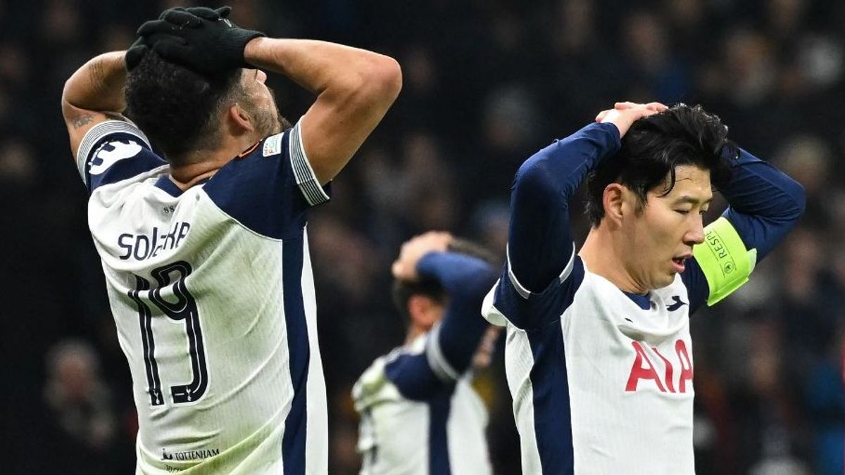 Botrányos eredményhirdetés! Az UEFA dühös elnöke nem díjazta a Tottenham játékosait + videó