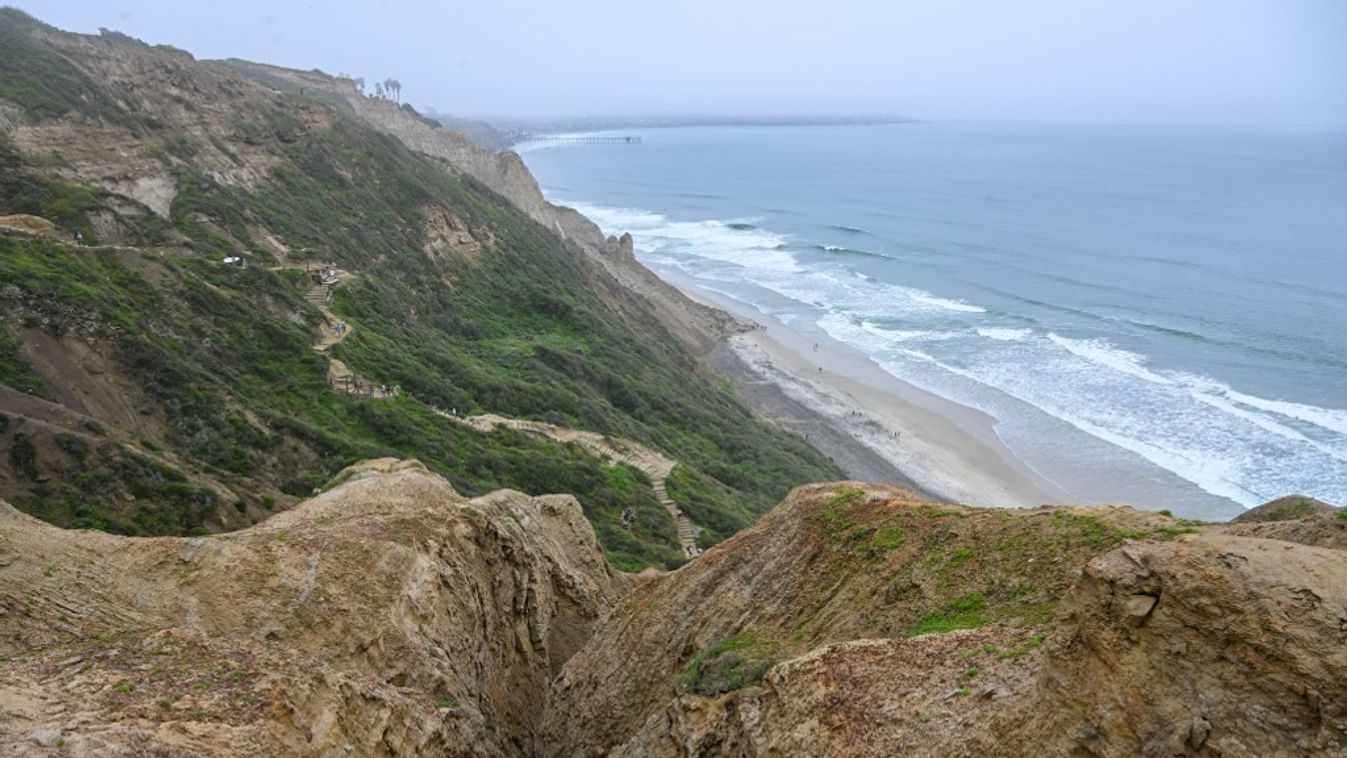 Illusztráció. A Black's Beach látványa San Diegóban (Fotó: AFP)