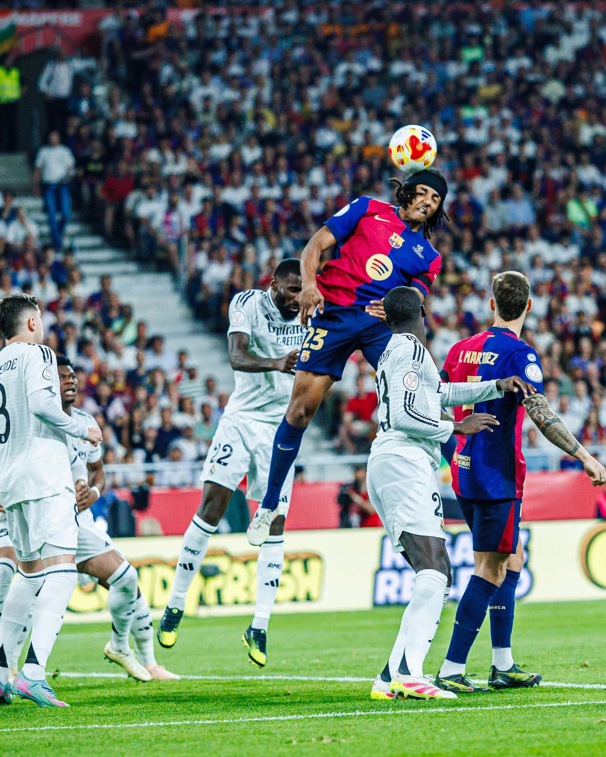 Hatalmas küzdelemre van kilátás az újabb Barcelona–Real Madrid el Clásicón, a játékvezető biztosan nem fog unatkozni