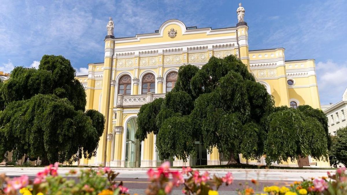Tizenhét bemutatóval jön a Csokonai Nemzeti Színház jubileumi évada