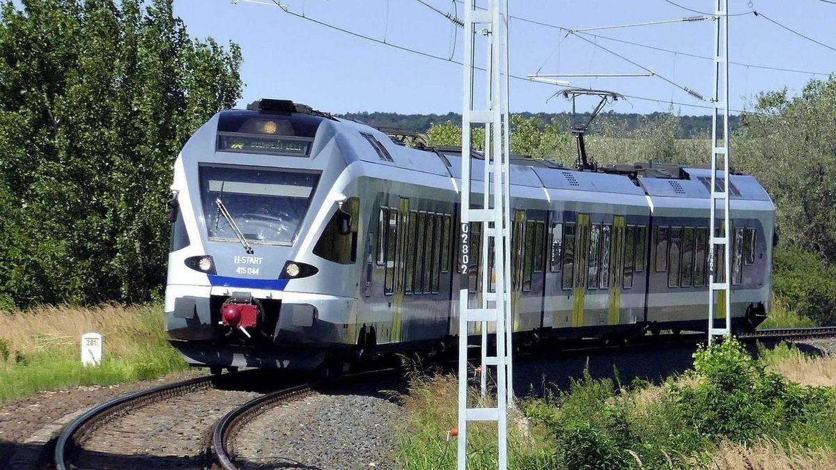 Rengetegen utaztak a Balatonra, nem tétlenkedett a MÁV, felmentő sereget küld