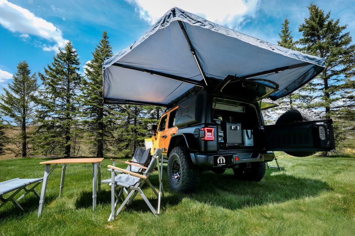 Shown fully set up on top of the Jeep® Wrangler 4xe Sunchaser concept with an integrated awning that swings out 270 degrees: Jeep Performance Parts by Mopar has announced an innovative, conceptual camping solution for the Jeep Wrangler. The Awning and Rooftop Tent (ARTT) concept was created in partnership with Dometic to provide a premium, lightweight, low-profile all-in-one awning and rooftop tent system.