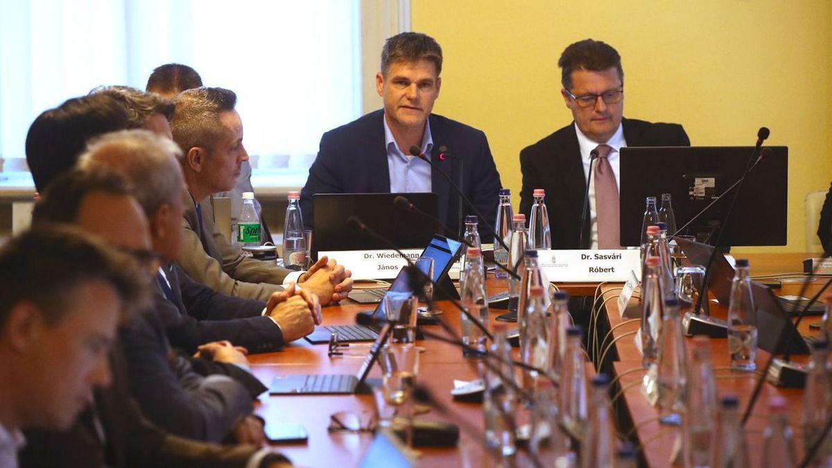 Jöhet a népszavazás arról, hogy munkaszüneti nap legyen-e a szenteste