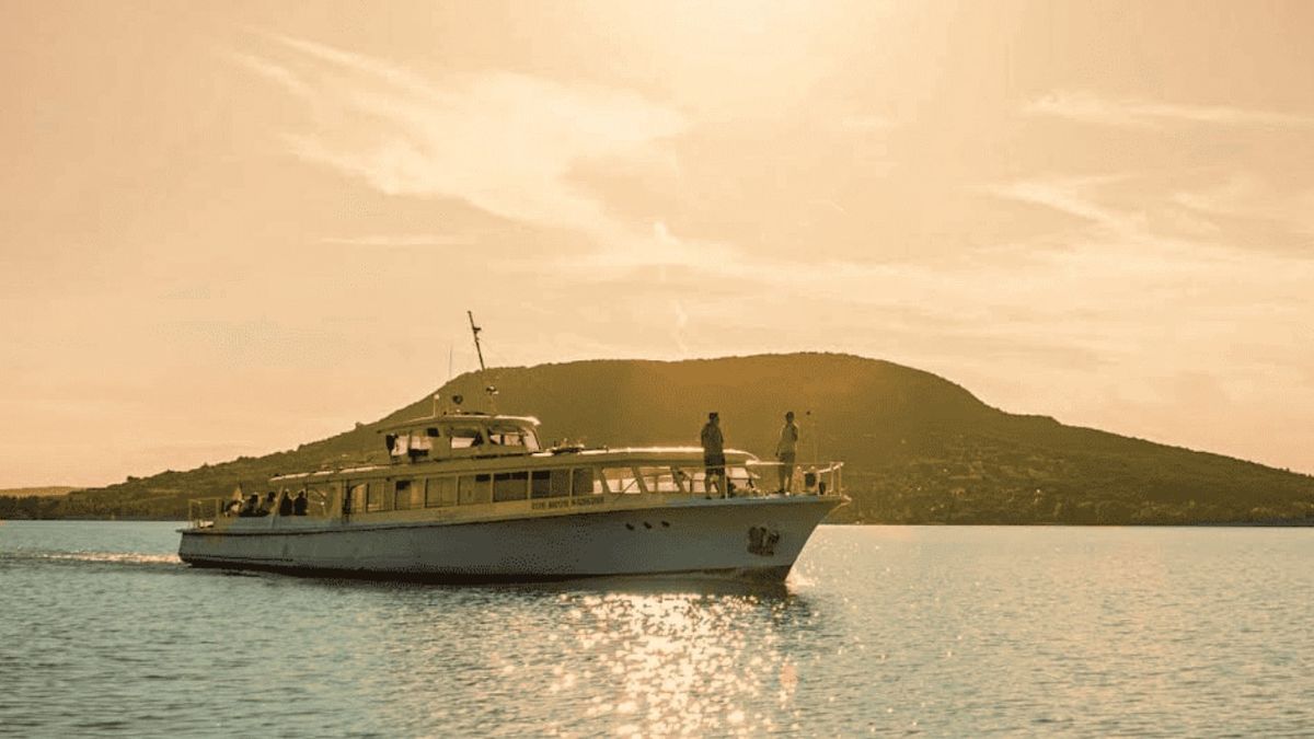 Legendás magyar hajótípus búcsúzik a Balatontól
