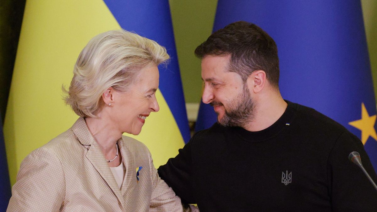 Kijev, 2023. november 4.
Ursula von der Leyen, az Európai Bizottság elnöke és Volodimir Zelenszkij ukrán elnök a kijevi megbeszéléseit követő sajtóértekezleten 2023. november 4-én, az Ukrajna elleni orosz háború alatt.
MTI/EPA/Szerhij Dolzsenko