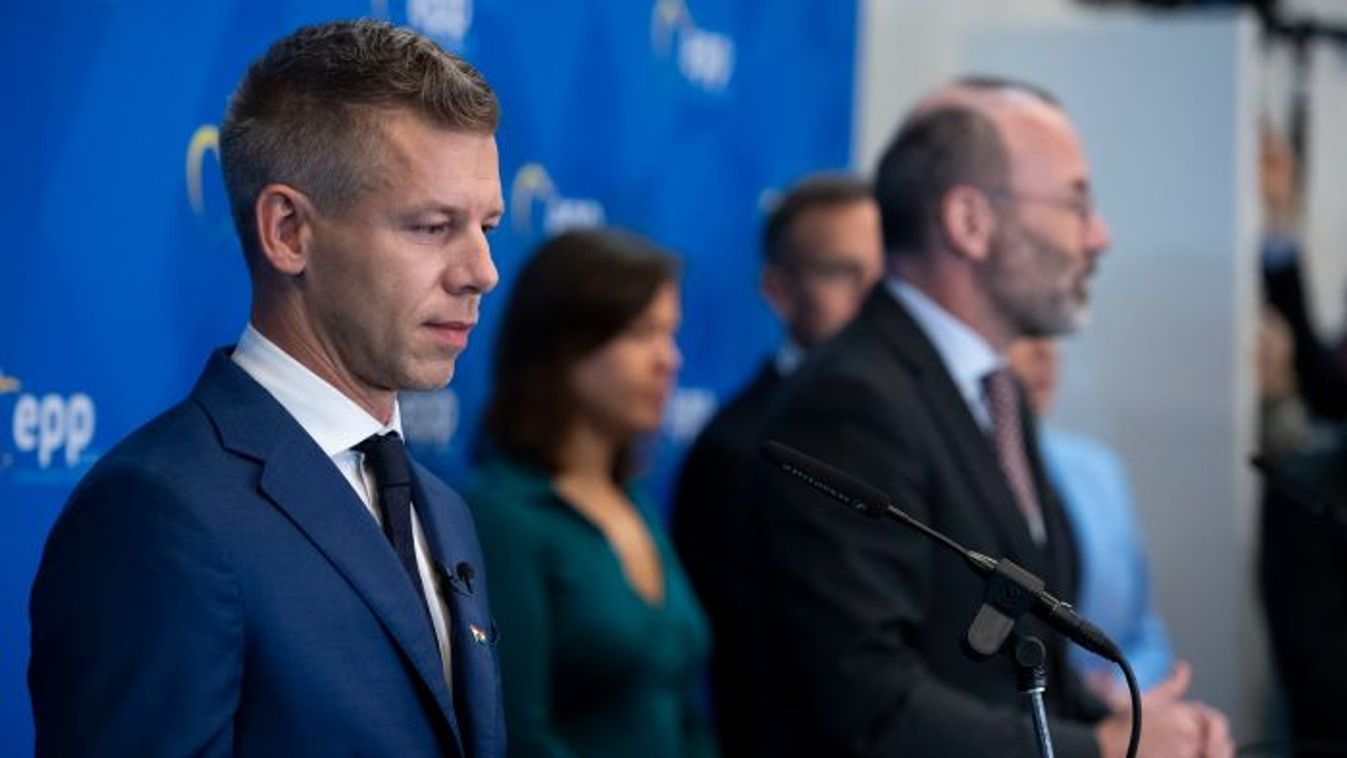 Peter Magyar, President of the Tisza Party and Member of the European Parliament (left), and Manfred Weber, President of the European People’s Party (EPP), hold a press conference in Strasbourg on October 9, 2024. (Photo: MTI/Boglarka Bodnar)