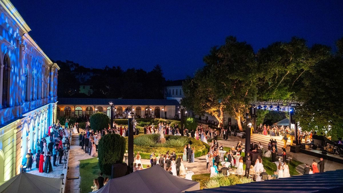 Mélyen a zsebébe kell nyúlnia annak, aki részt szeretne venni a 200. Anna-bálon