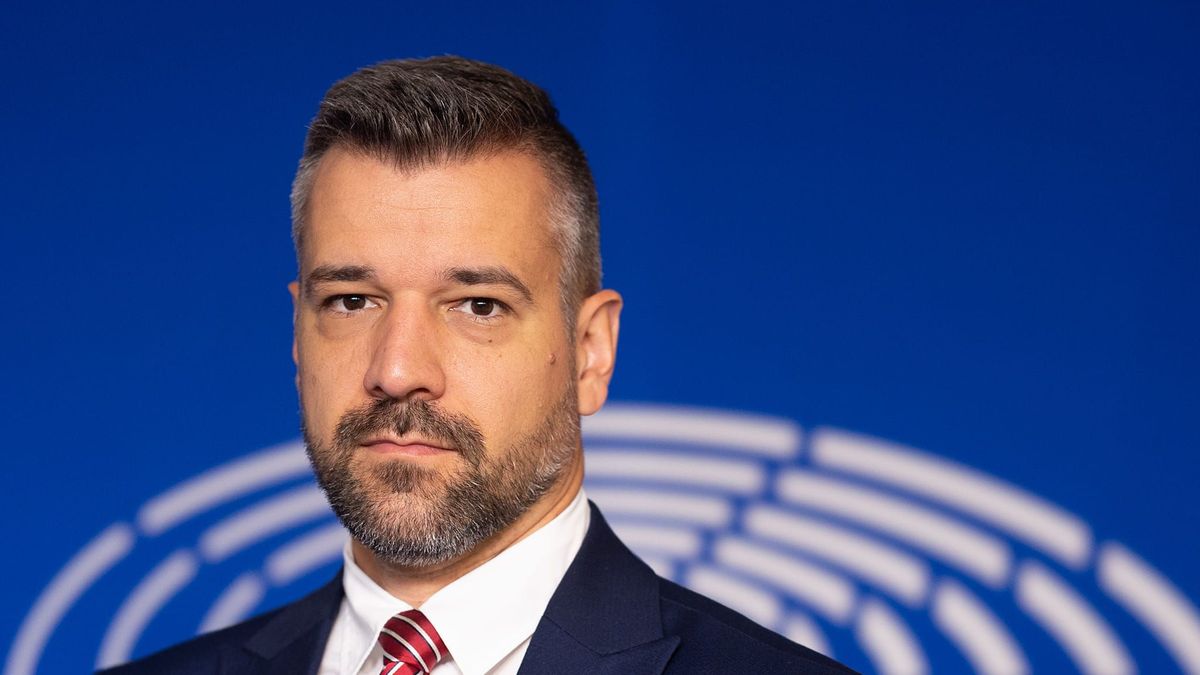 A bújtatott politikai lobbinak véget kell vetni!
