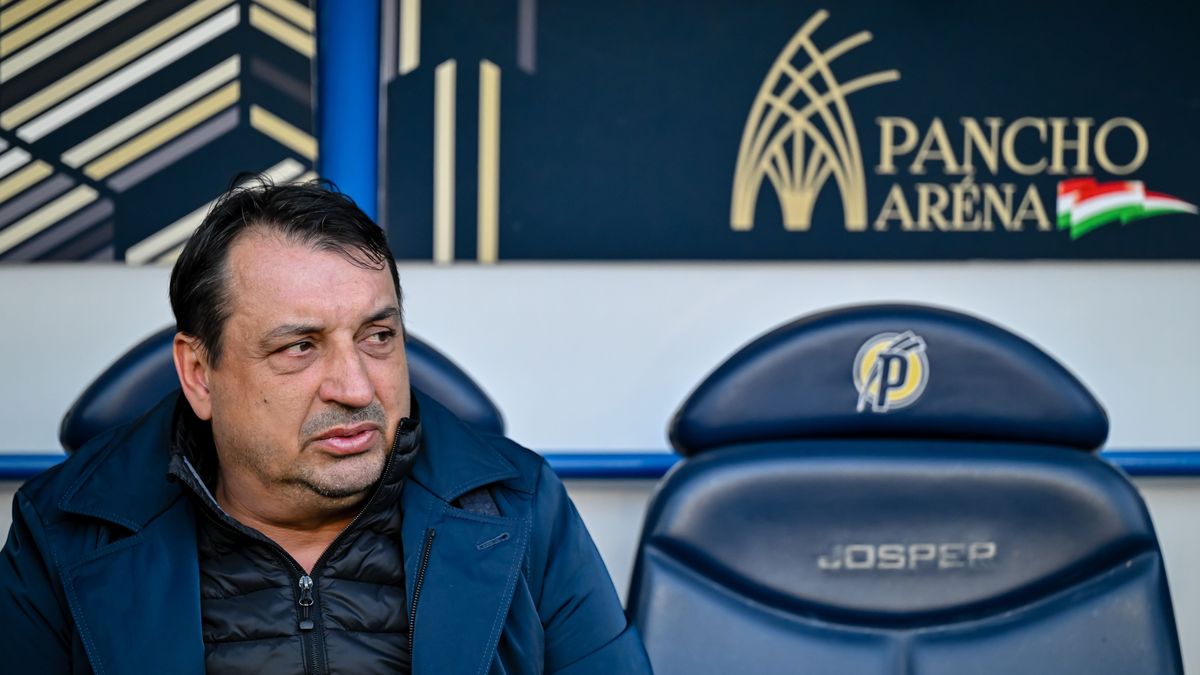 Hornyák Zsolt, a Puskás Akadémia vezetőedzője szombat este fél szemmel vélhetően az FTC győri meccsét figyeli majd