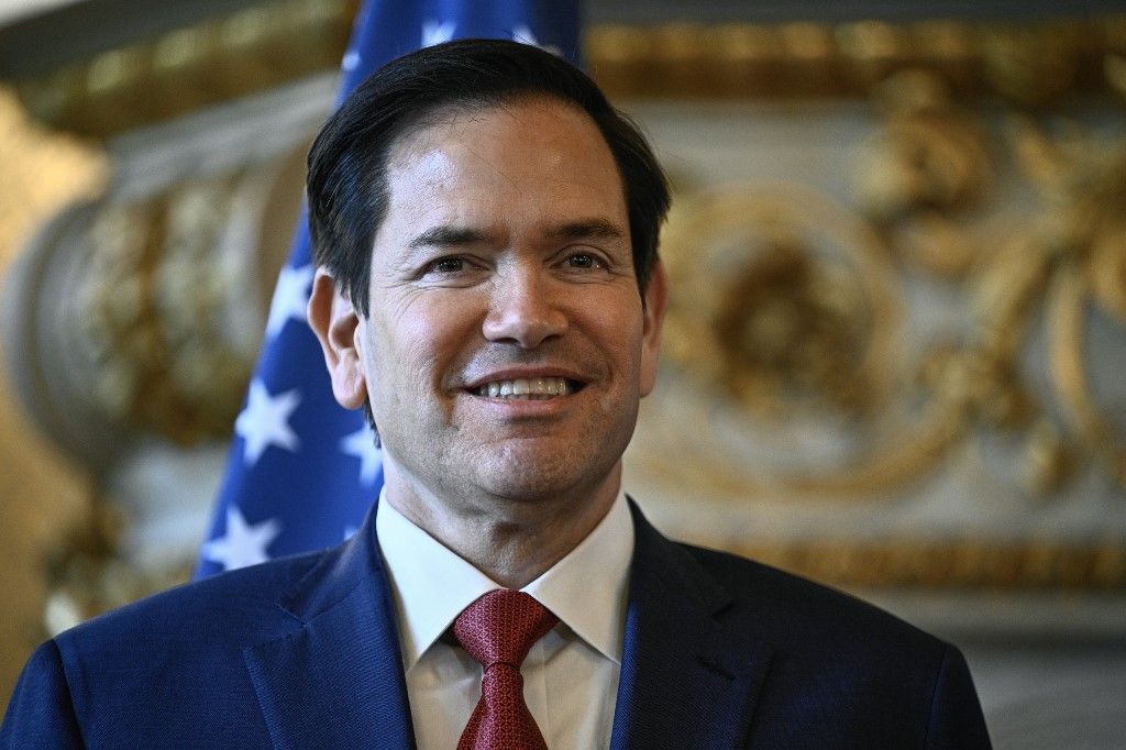 US Secretary of State Marco Rubio poses for photos upon his arrival at the Quai d'Orsay, France's Minister of Foreign Affairs before a bilateral meeting with his French counterpart in Paris on April 17, 2025. US Secretary of State was in Paris today to meet French President about crafting a Ukraine ceasefire, as Washington and Europe seek common ground on ending the fighting. Top Ukrainian officials were also in the French capital to meet EU and US delegations. (Photo by JULIEN DE ROSA / POOL / AFP)