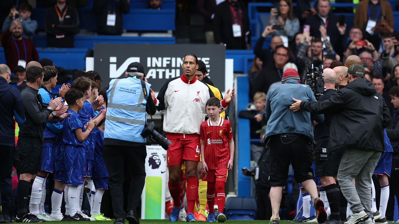 A Liverpool játékosait díszsorfal és vastaps fogadta a Chelsea elleni bajnokit megelőzően