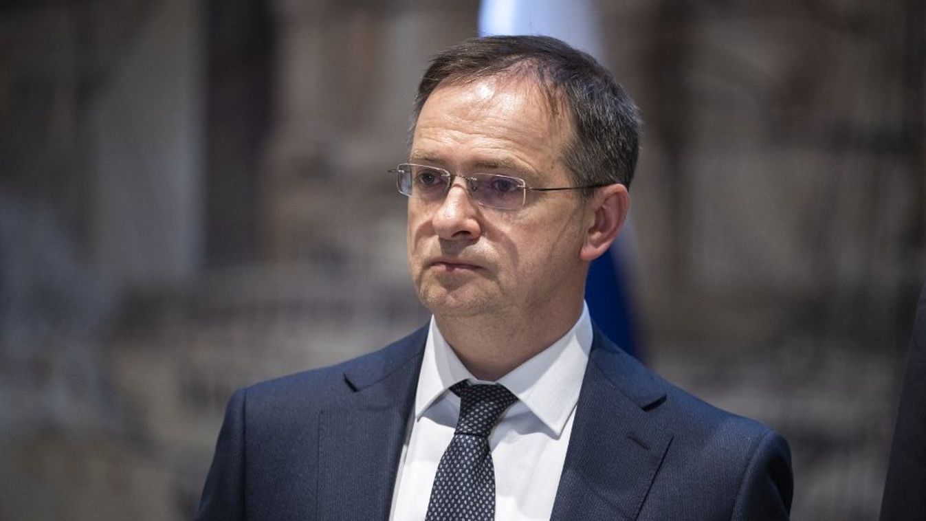 Vlagyimir Megyinszkij, Vlagyimir Putyin orosz elnök tanácsadója és az isztambuli tárgyalásokon részt vevő orosz delegáció vezetőjének családját fenyegették meg