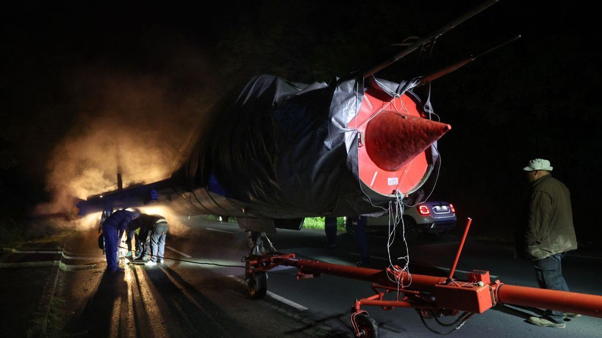 Leleplezték az orosz vadászbombázót, amely az éj sötétjébe burkolózva érkezett meg Magyarországra