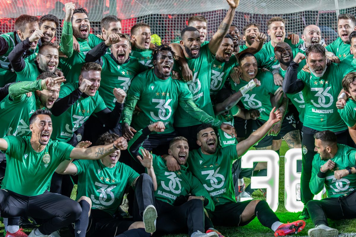 FTC-játékosok boldogsága a győri stadion gyepén