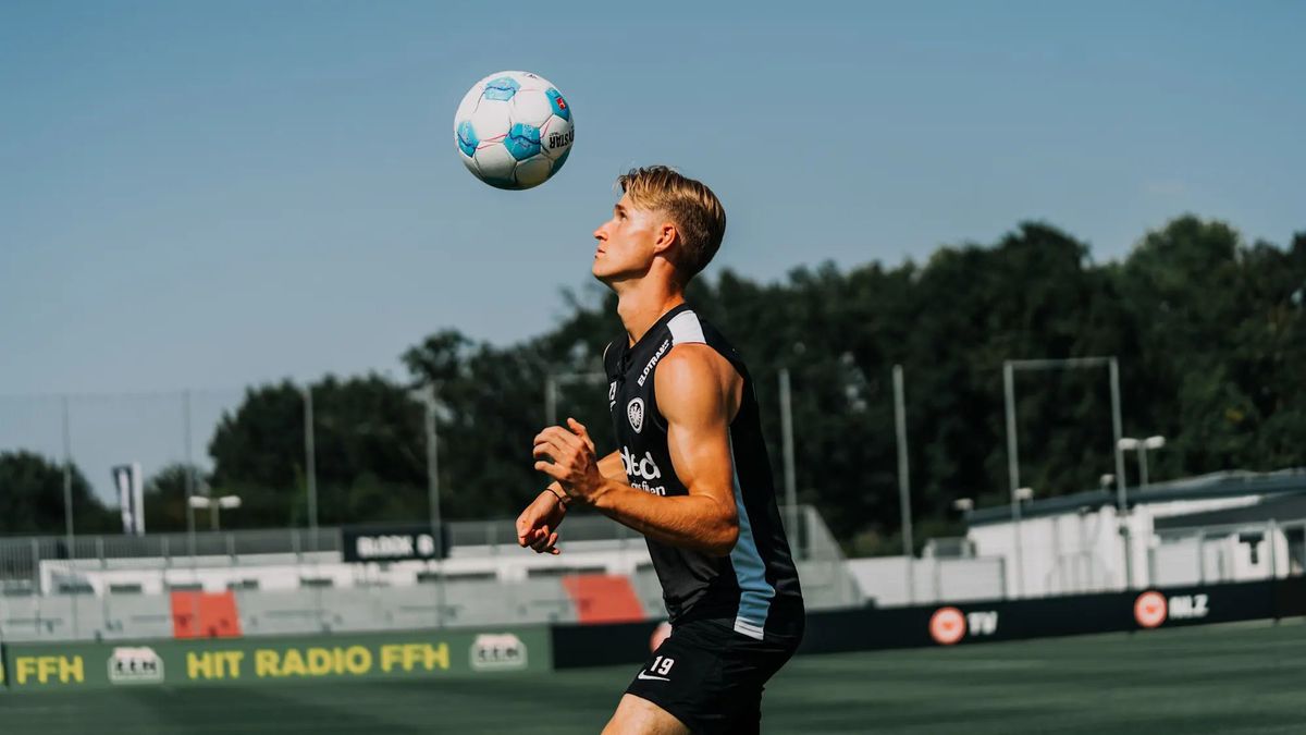 A németek saját gyermeküknek tartják a Frankfurt Barca-rajongó magyar tehetségét