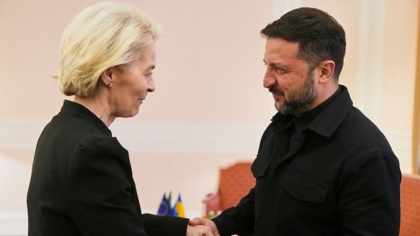 Ursula von der Leyen, az Európai Bizottság (B) és Volodimir Zelenszkij, Ukrajna elnöke (Fotó: AFP)