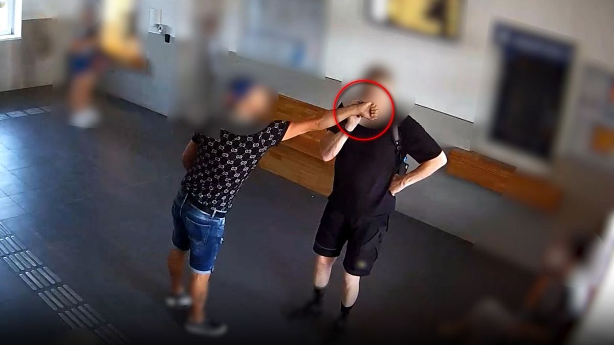Őrjöngött a váróteremben – vádat emeltek ellene + videó
