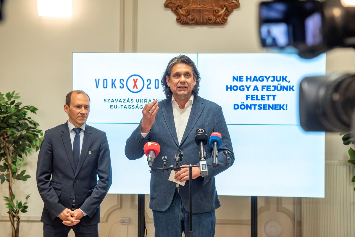 Őri László, a Fidesz pécsi választókerületi elnöke és Deutsch Tamás, a Fidesz európai parlamenti képviselője (Fotó: Kacsúr Tamás/MTI)