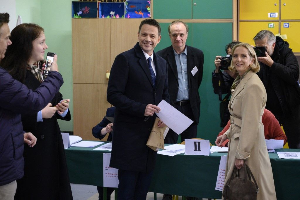 Rafal Trzaskowski, a Polgári Platform jelöltje is leadta szavazatát Lengyelország elnökválasztásának első fordulójában