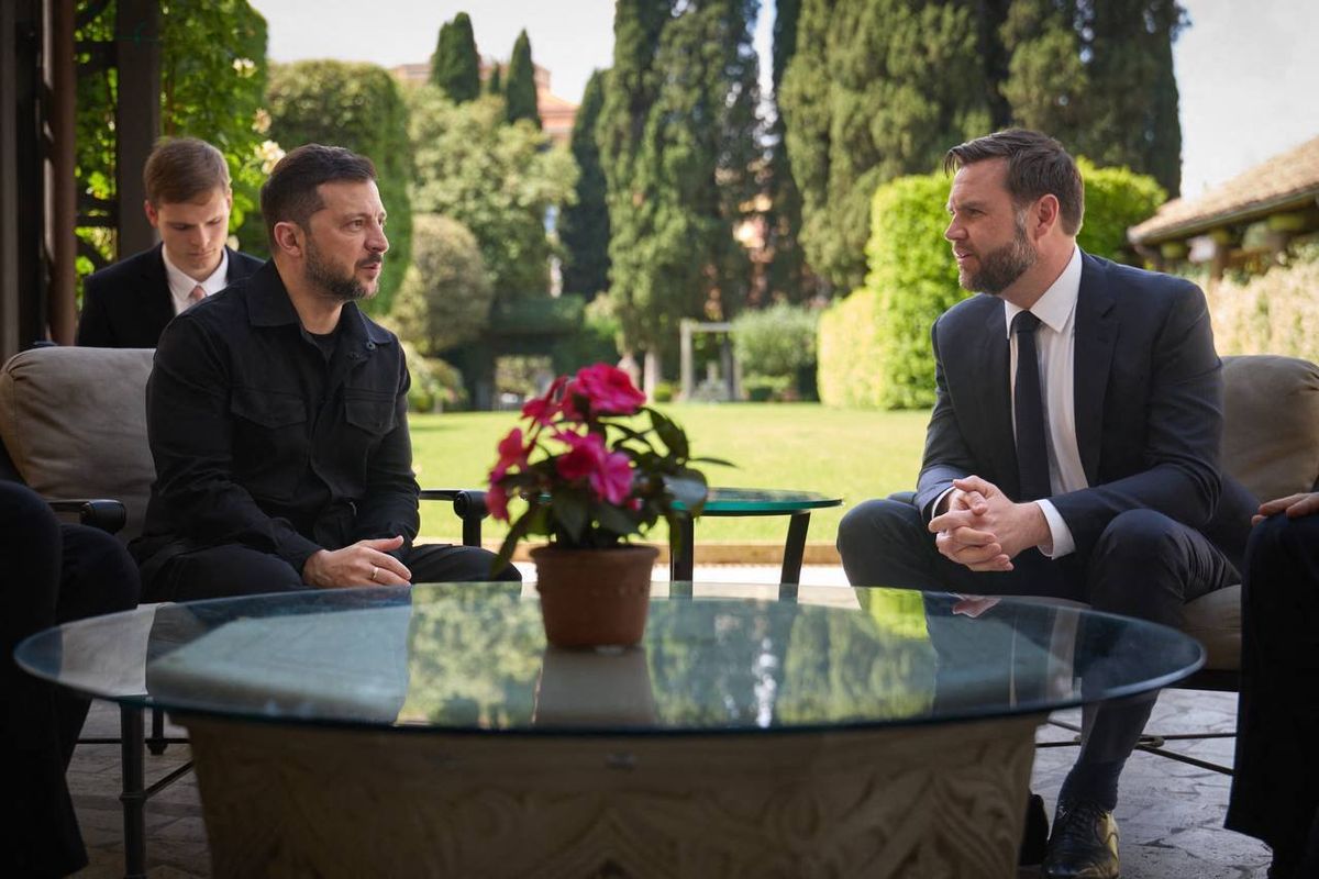 VATICAN CITY - MAY 18: (----EDITORIAL USE ONLY - MANDATORY CREDIT - 'UKRAINIAN PRESIDENCY / HANDOUT' - NO MARKETING NO ADVERTISING CAMPAIGNS - DISTRIBUTED AS A SERVICE TO CLIENTS----) Ukrainian President Volodymyr Zelensky (L) meets with U.S. Vice President JD Vance (R) and U.S. Secretary of State Marco Rubio (2nd R) following the inauguration ceremony of Pope Leo XIV in Vatican City, on May 18, 2025. Ukrainian Presidency / Handout / Anadolu (Photo by Ukrainian Presidency / Handout / ANADOLU / Anadolu via AFP)