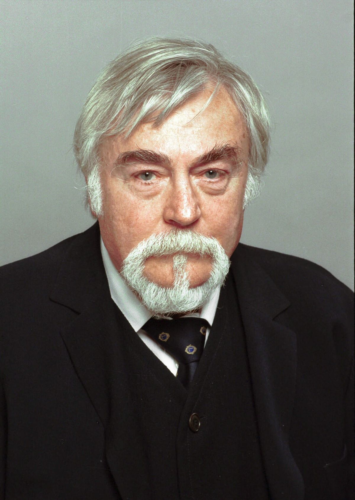 Budapest, 2001. március 15.
Czelnai Rudolf akadémikus, meteorológus, címzetes egyetemi tanár Széchenyi-díjat kapott. Mádl Ferenc köztársasági elnök a miniszterelnök javaslatára 2001. március 15-e alkalmából Kossuth- és Széchenyi-díjakat adott át a Parlament Kupolatermében.
MTI Fotó: Kovács Attila